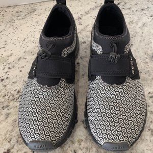 CCILU Torre Knit Walking Shoe Black/White Wmn's 7